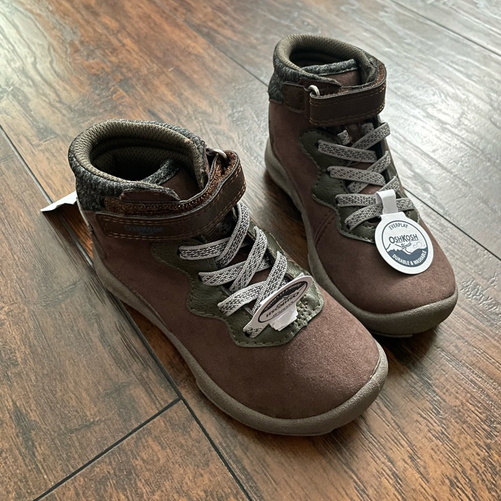 BOYS OSHKOSH BGOSH BOOTS.